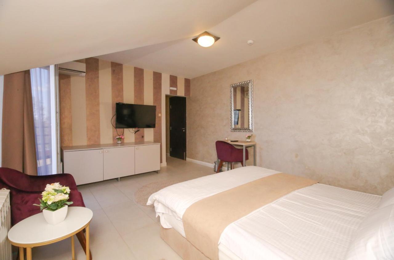 Bajadera Lux Hotel Белград Екстериор снимка